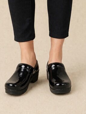 Dansko Women's Professional Black Patent Leather Clogs US 8